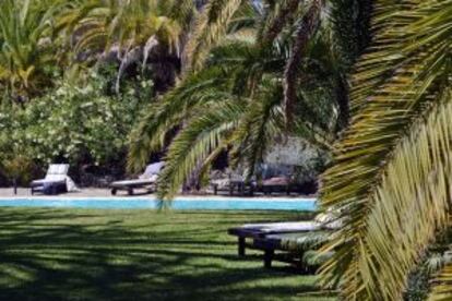 Piscina de la villa, cuya temperatura oscila siempre entre 25 y 27 grados.