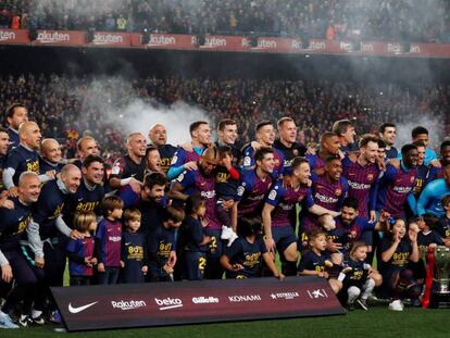 La plantilla del Barça, tras conquistar LaLiga.