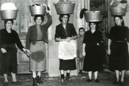 Lavanderas del barrio compostelano de O Castiñeiriño, en los años cincuenta.
Chabolas en el barrio de Conxo, en los años setenta.