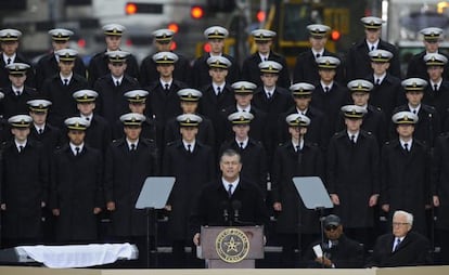 O prefeito de Dallas, Mike Rawlings em homenagem a JFK.