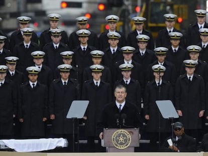 O prefeito de Dallas, Mike Rawlings em homenagem a JFK.