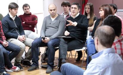 Patxi López en un acto con las juventudes del partido