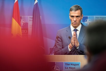 Rueda de prensa de Pedro Sánchez en La Haya, este miércoles.