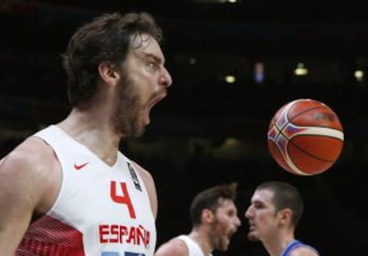 Gasol celebra el triunfo en el Eurobasket de 2015