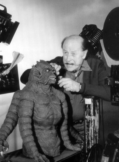 Ray Harryhausen con una de sus criaturas.