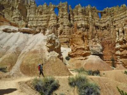 Senderistas en la ruta Peekaboo, en Bryce Canyon, Utah (Estados Unidos).