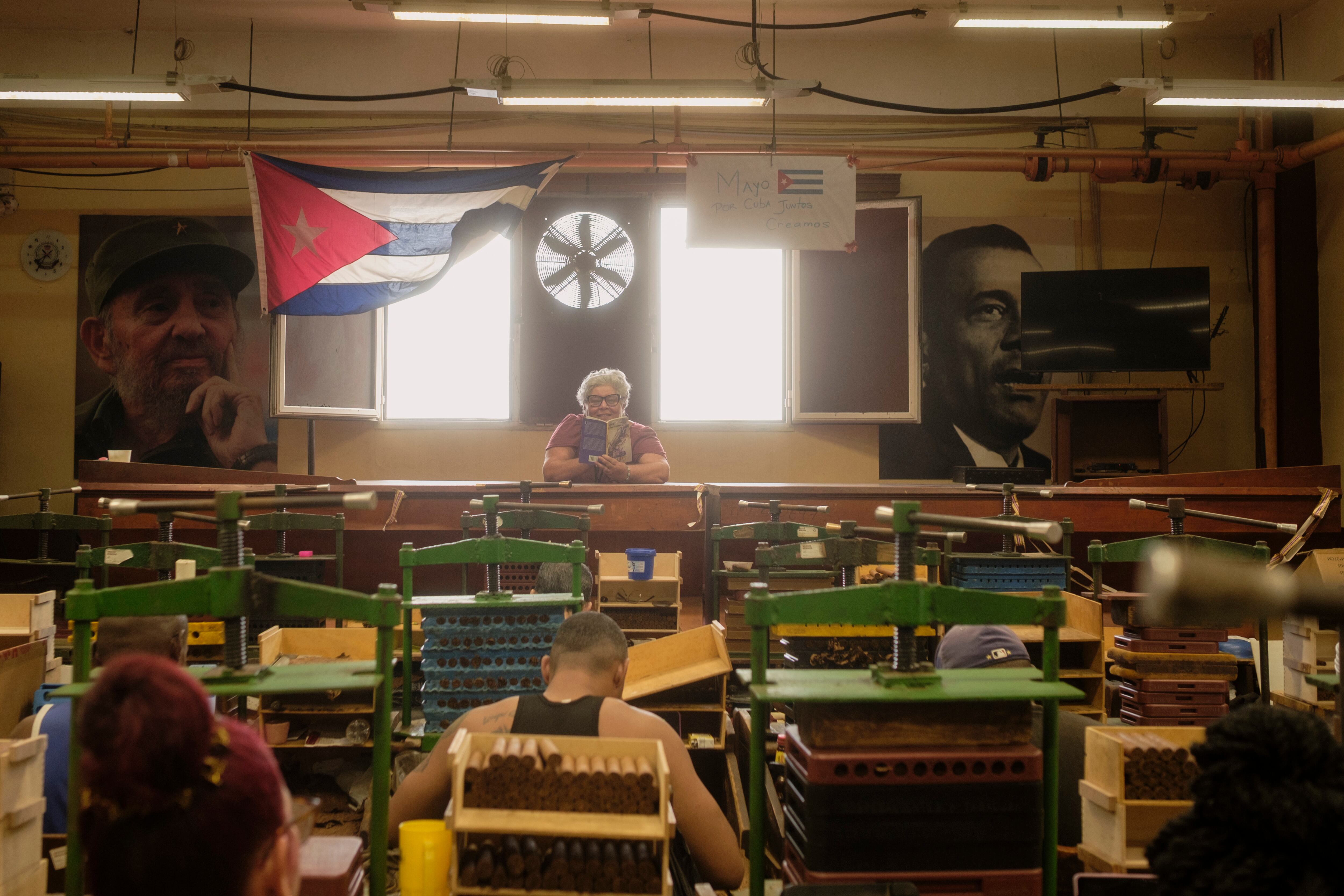 Las cubanas que les susurran a los habanos