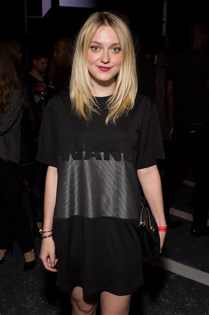 La actriz estadounidense Dakota Fanning fue una de las asistentes a la pasarela de H&M. La cadena sueca realiza una colaboración anual con un diseñador de prestigio del que ofrece prendas más accesibles desde 2004.