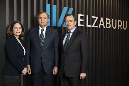 De izquierda a derecha: Mabel Klimt, Alfonso Diez de Rivera e Ignacio Diez de Rivera