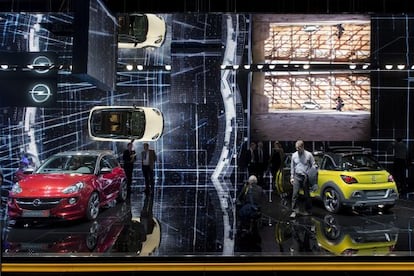 Vista de uno de los expositores del Salón del Automóvil de Ginebra celebrado esta semana.