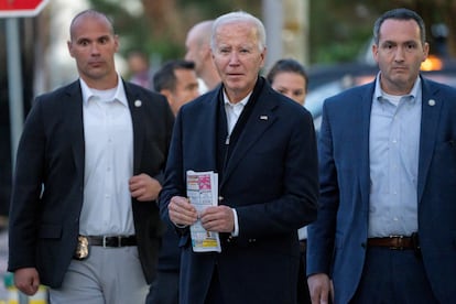 Joe Biden al salir este sábado de la iglesia católica de St. Edmond en Rehoboth Beach, Delaware.