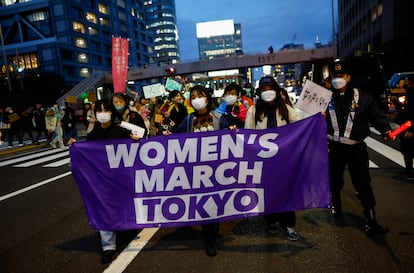 Protesta feminista en una calle de Tokio, Japón, este viernes con motivo del día de la Mujer.