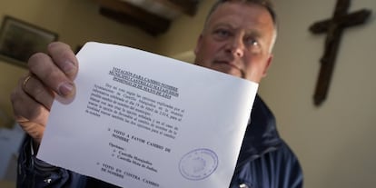 Lorenzo Rodriguez, mayor of Castrillo Matajudios, holds up one of the ballots asking residents if they support a name change.