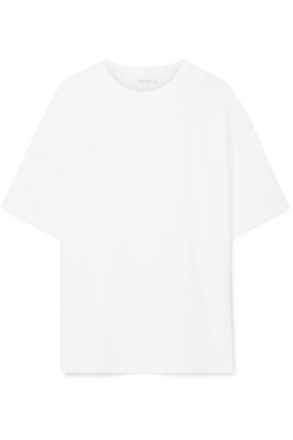 Blanca, masculina e impoluta: la camiseta de 90 euros que diseñó Victoria Beckham.