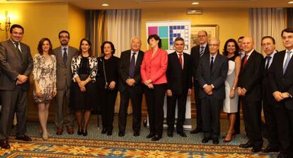 Reunión entre las empresas Al-Alfia y Ecisa a la que han asistido personalidades políticas.