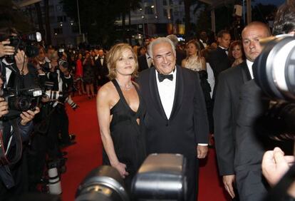 Dominique Strauss-Kahn y Myriam L'Aouffir en la alfombra roja de Cannes.