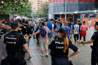 The fans of the Vitorian team leave the stadium at the end of the match.