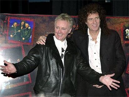 Brian May y Roger Taylor, dos de los componentes del grupo británico Queen, durante la presentación en Madrid de su nuevo proyecto, el musical <i>We will rock you,</i> que este año llegará a la cartelera teatral madrileña.