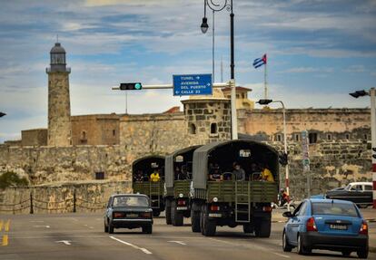 La Habana amaneció este lunes tomada por agentes de policía y de la Seguridad del Estado ante la convocatoria de las protestas que convocó la oposición. 