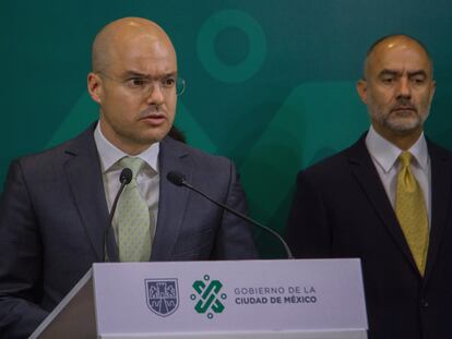 David León en conferencia de prensa el 18 de septiembre en la Ciudad de México. En vídeo, imágenes de David León entregando dinero a Pío López.