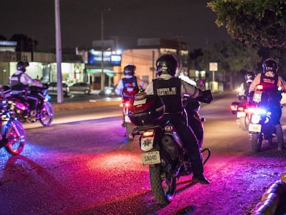 Un grupo de policías, este viernes en Culiacán. 