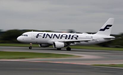 Un airbus de Finnair se prepara para despegar del aeropuerto de Manchester (Reino Unido).