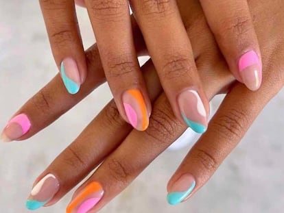 Entre el minimalismo multicolor y la manicura francesa: así son las uñas que triunfan este verano