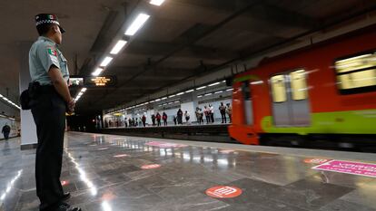 Estación de la Linea 12 del metro de Ciudad de México.