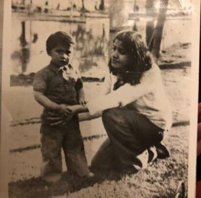 Nalvia Rosa Mena, con su hijo Luis, antes de su detención.