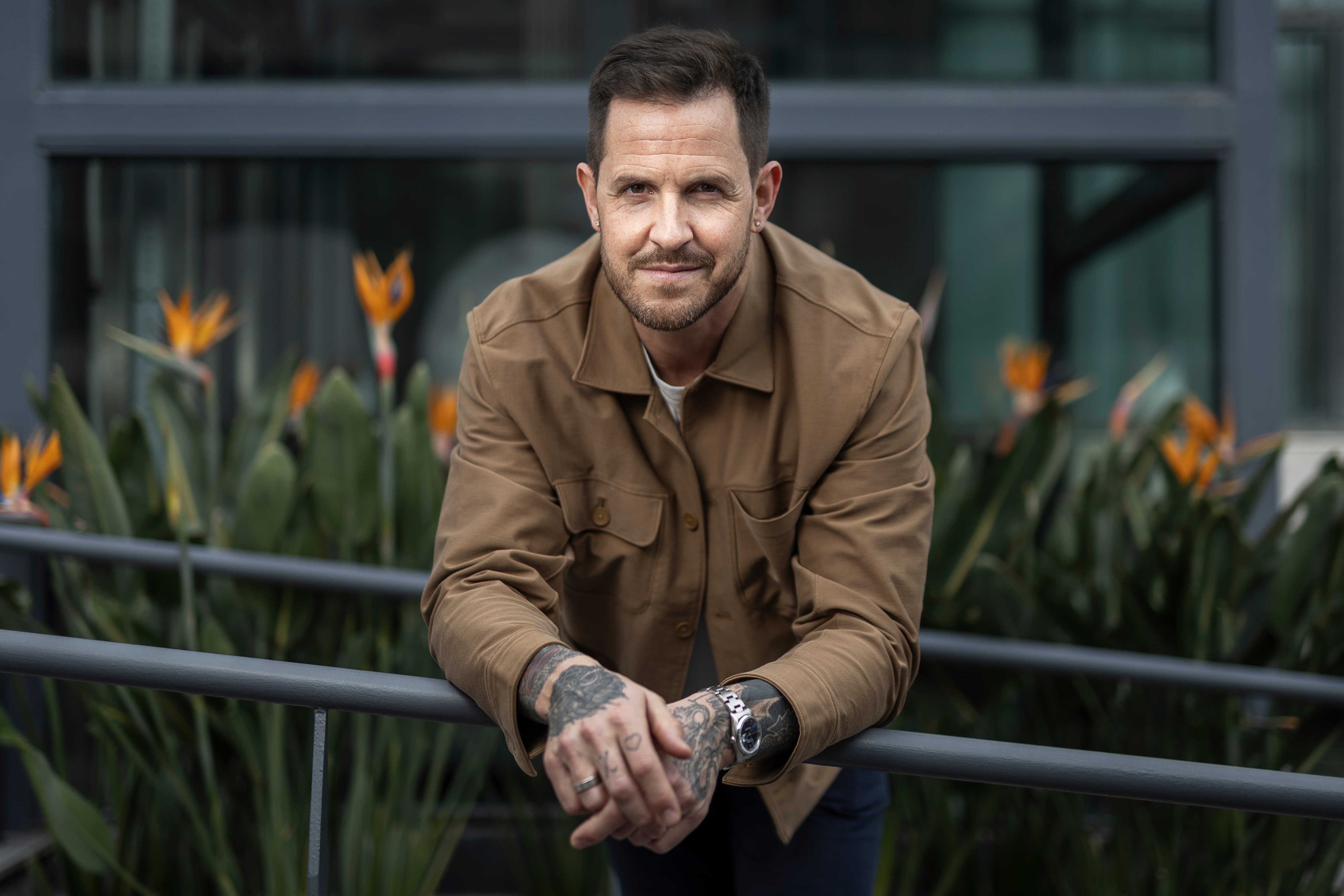 DVD 1309 12/03/26 Barcelona. Dan Jones, escritor, fotografiado en la terraza del hotel Catalonia Ramblas. [ALBERT GARCIA] 


