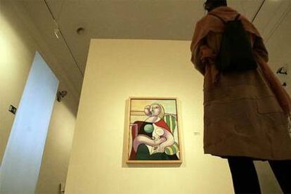 Una vista de la exposición de Picasso en el Reina Sofía, con el óleo <i>La lectura,</i> de 1932.