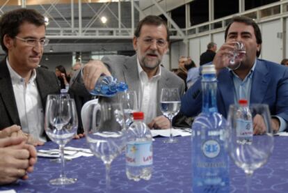 Alberto Núñez Feijóo, presidente de la Xunta; Mariano Rajoy y Carlos Negreira, alcalde de A Coruña.