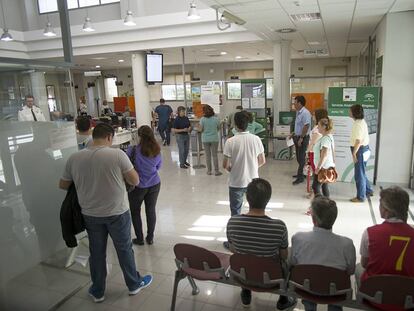 Unemployment office in Sanlúcar la Mayor (Sevilla).