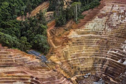 Panorâmica de uma mina de ouro ao sul do Parque Nacional das Montanhas de Tumucumaque.