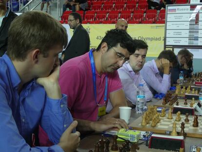 El equipo ruso: Kariakin (al fondo), Nepómniachi, Krámnik y Vitiugov.