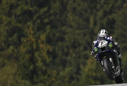 Maverick Vinales, con su Yamaha en el circuito de Spielberg, en Austria.