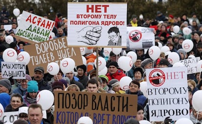 Vecinos de Volokolamsk se manifiestan para pedir el cierre de un vertedero de basura moscovita.