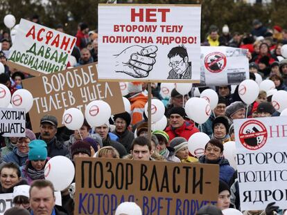 Vecinos de Volokolamsk se manifiestan para pedir el cierre de un vertedero de basura moscovita.