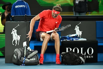 Zverev lanza su raqueta.