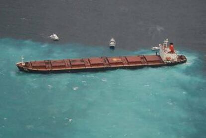 El barco chino <i>Shen Neng 1</i> encalló el sábado al noroeste de Australia.