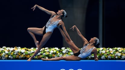 Las nadadoras mexicanas Nuria Diosdado y Joana Jiménez durante los Juegos Olímpicos de Tokio.