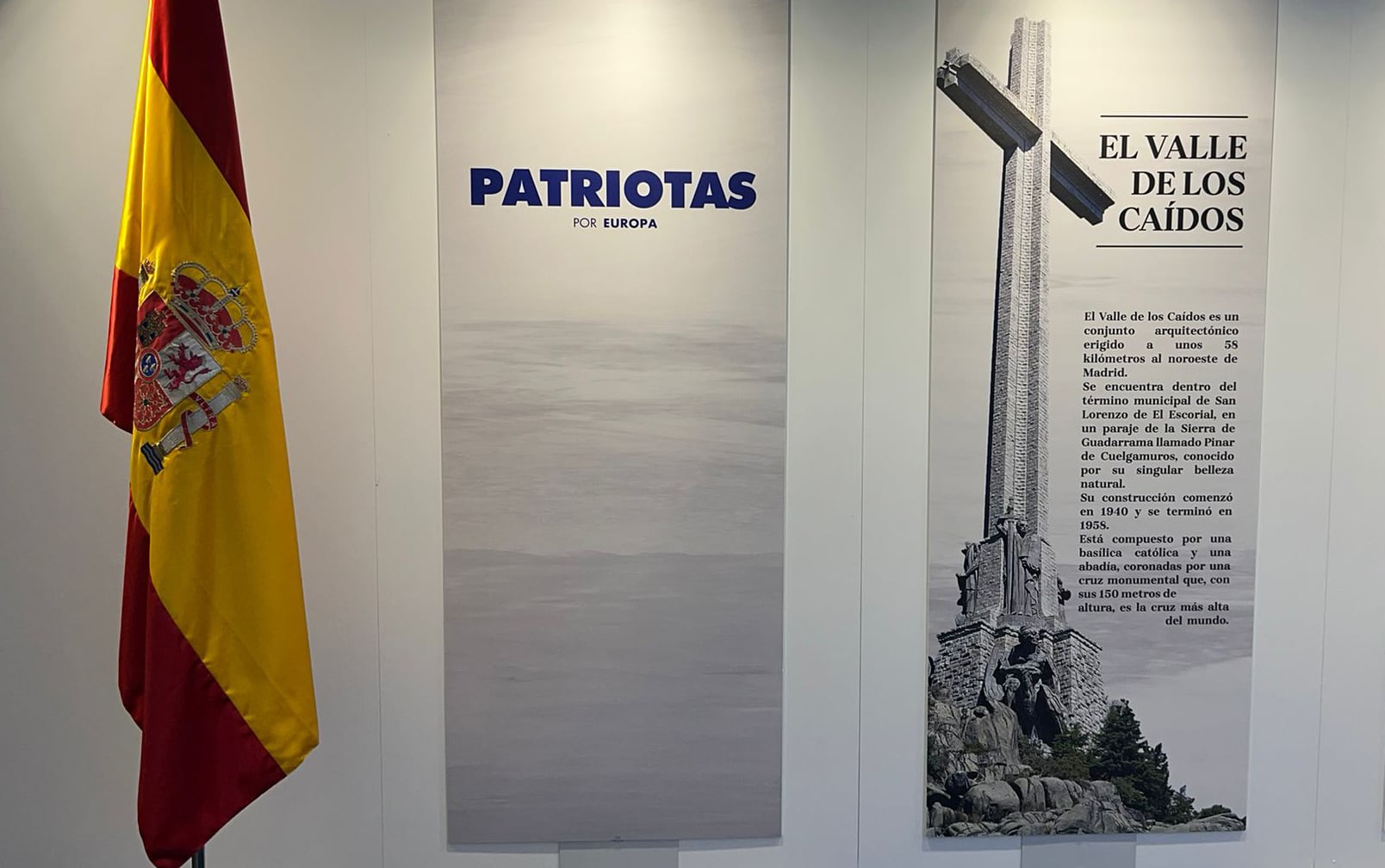 Carteles en la exposición dedicada al Valle de los Caídos en Parlamento Europeo en Bruselas. 