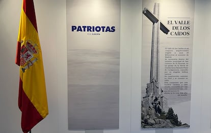 Carteles en la exposición dedicada al Valle de los Caídos en Parlamento Europeo en Bruselas.