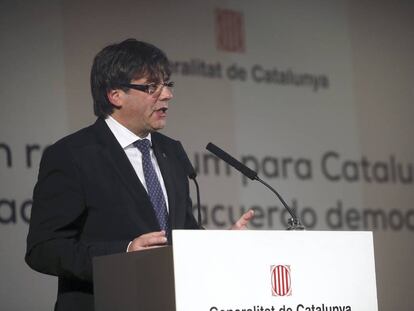  El presidente de la Generalitat, Carles Puigdemont, durante su intervenci&oacute;n.