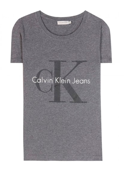 Camiseta de Calvin Klein para Mytheresa con logo de la firma (78 euros).