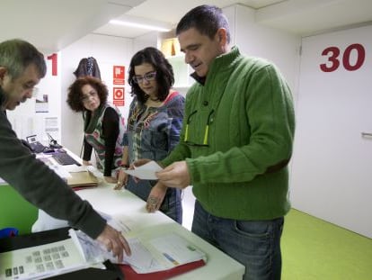 Un momento del recuento de votos de las elecciones de las primarias.