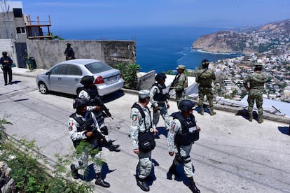Un operativo de seguridad en la colonia La Mira de Acapulco, el 9 de abril