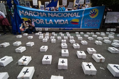 Protesta contra el aborto frente a la Corte Constitucional en Bogotá, Colombia.