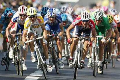 McEwen, segundo por la izquierda, delante de O&#39;Grady, segundo, y de Rodríguez, a la derecha, tercero.