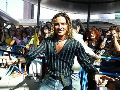 Salpicón de masas de Bisbal previo al concierto de hoy